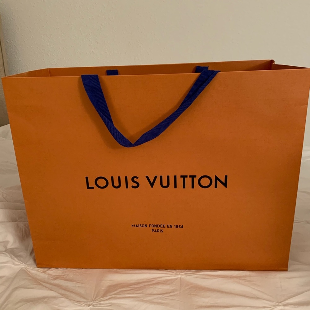 Authentic Louis Vuitton bag. Brand new. Very large